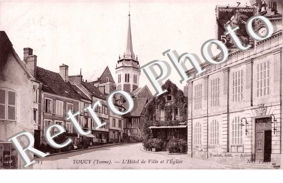 l'Hotel de Ville et l'Eglise