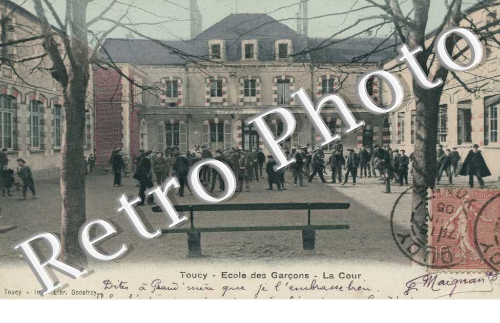 Ecole des Garcons, la Cour