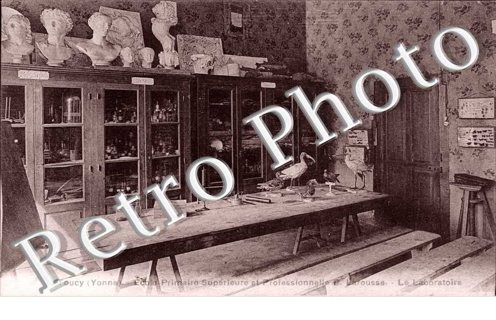 Ecole Primaire Superieure et Professionnelle Pierre Larousse, le laboratoire