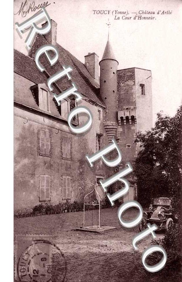 Chateau d'Arthe La cour d'honneur