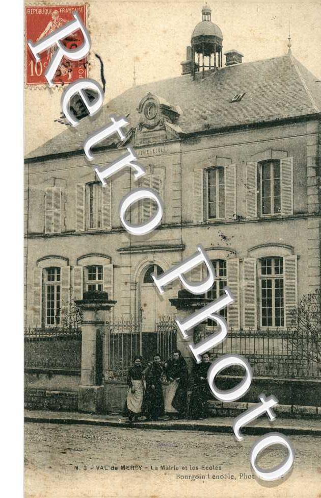 la Mairie et les Ecoles