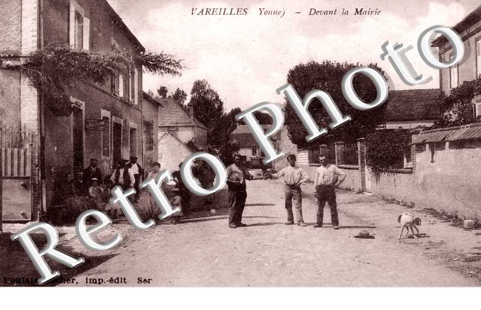 Devant la Mairie