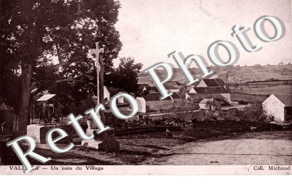 VALLOUX Un coin du village