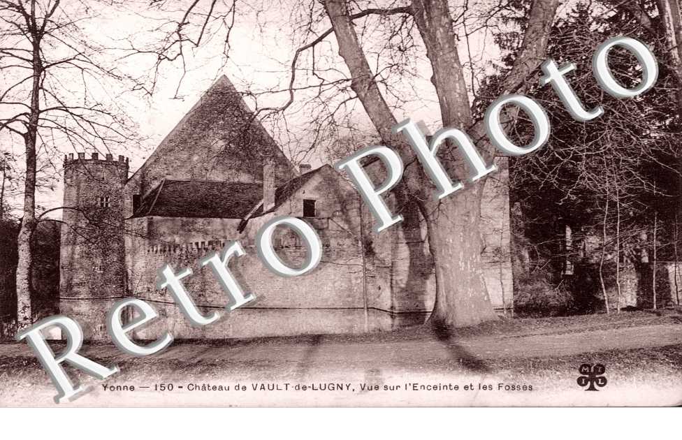 Le Chateau - l'enceinte et les fossés