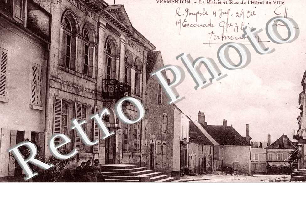 la Mairie et la Rue de l'Hotel-de-Ville