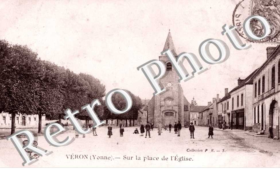 Sur la Place de l'Eglise