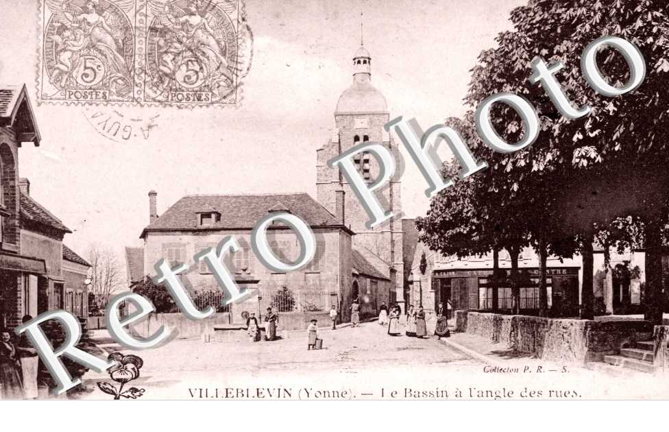 le Bassin a l'Angle des Rues