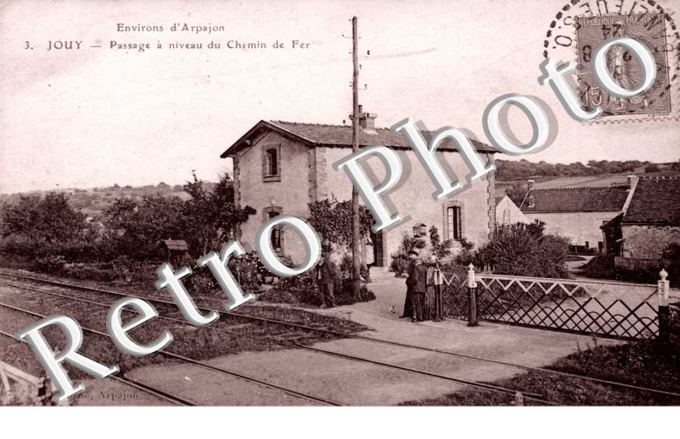 JOUY passage a niveau du chemin de fer