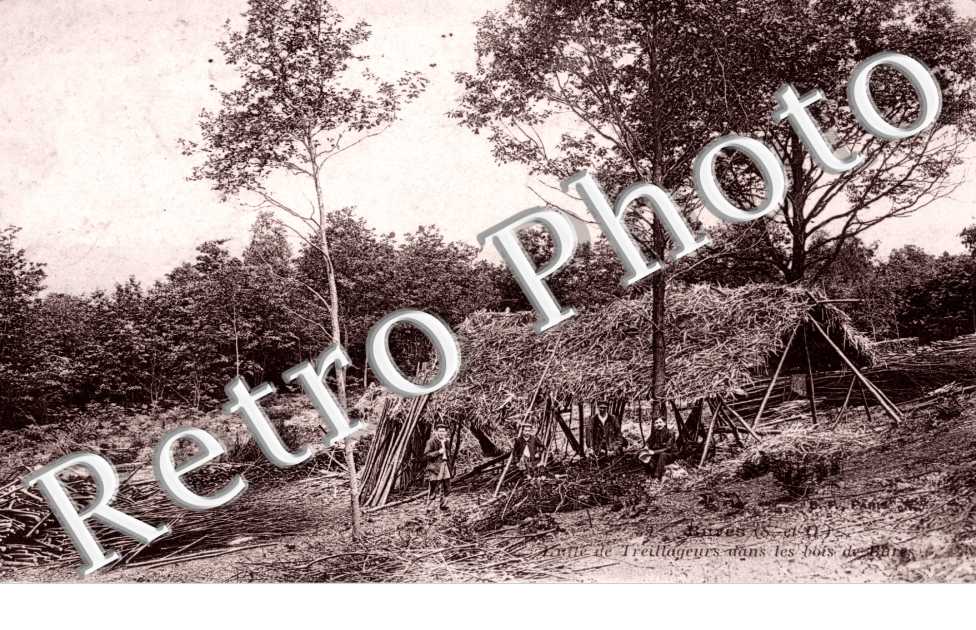 hutte de treillageurs dans les bois