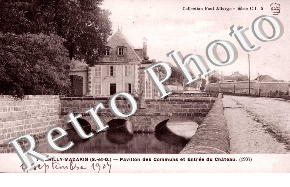pavillon des communes et entree du chateau