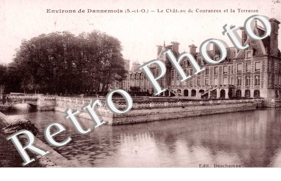 Le Chateau de Courances et la Terrasse