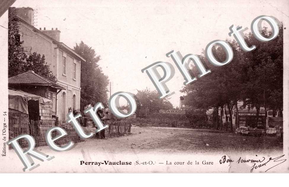 Perray-Vaucluse, la Cour de la Gare