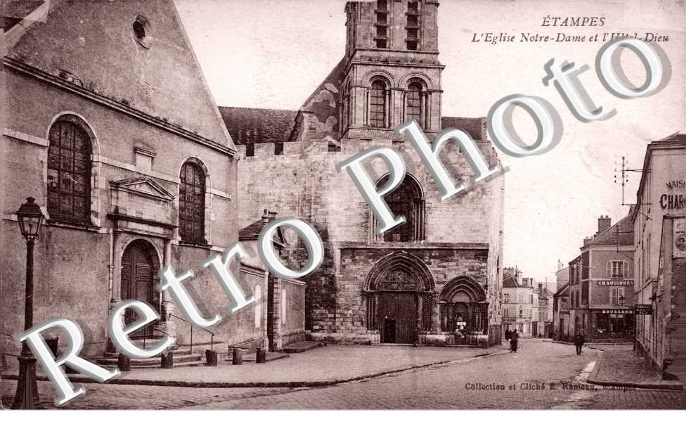 L'Eglise Notre Dame et l'Hotel Dieu