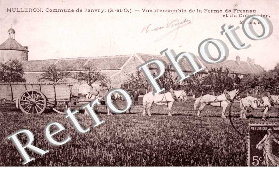 Mulleron, Vue d'ensemble de la Ferme de Fresnau et du Colombier