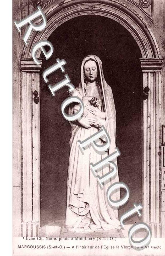 A l'Interieur de l'Eglise, la Vierge