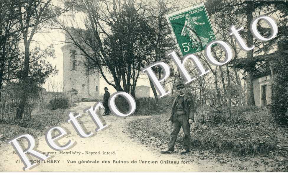 Vue generale des Ruines de l'ancien Chateau Fort