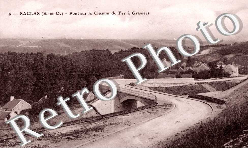 Pont sur le Chemin de Fer a Graviers