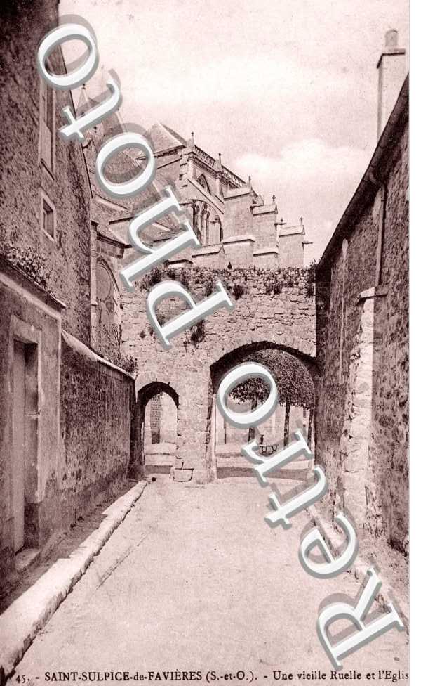 Une Vieille Ruelle et l'Eglise