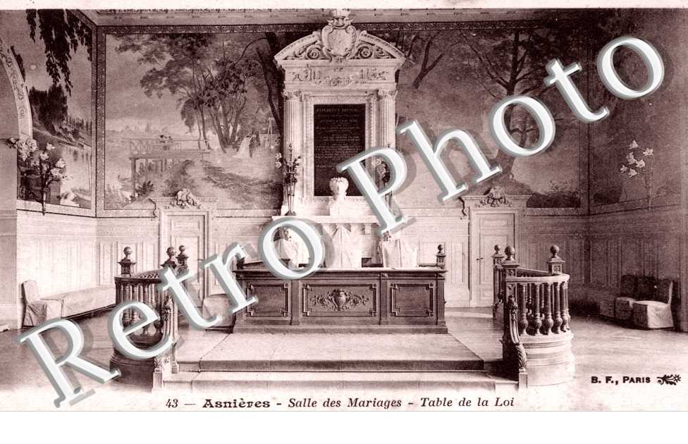 Salle des Mariages, Table de la Loi