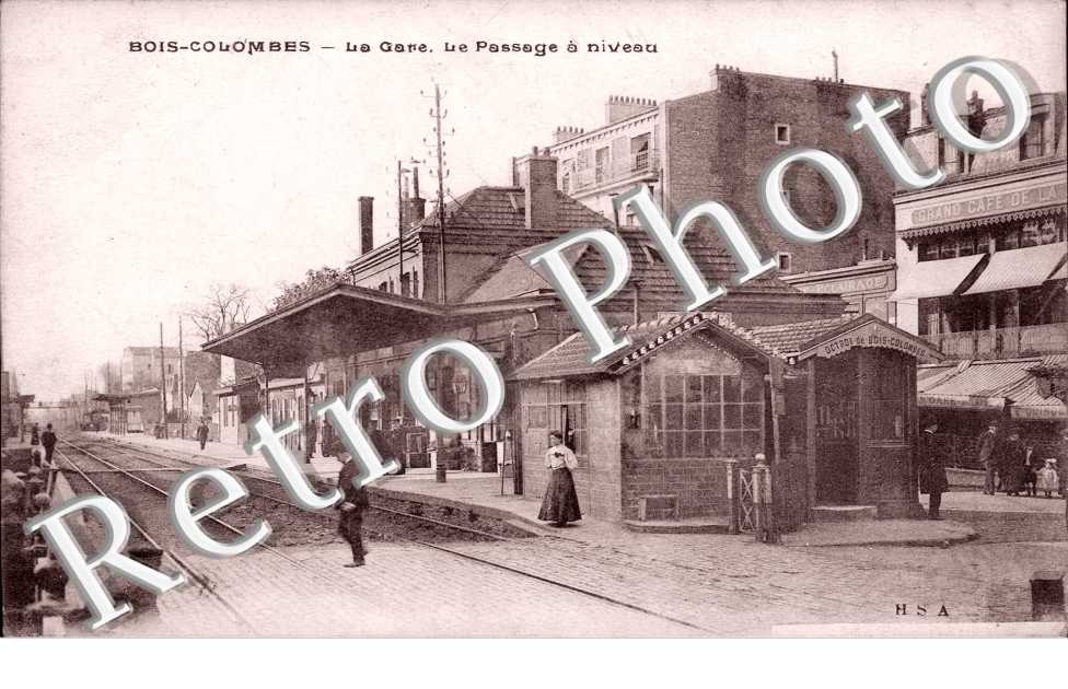 la gare Le passage a niveau