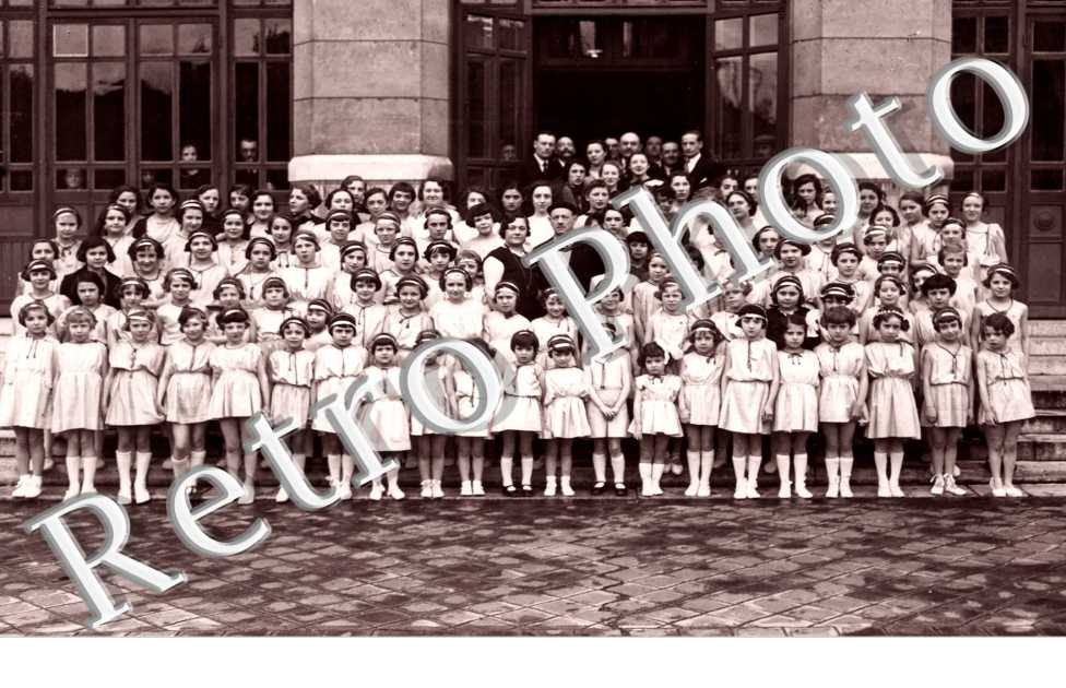 Groupe de Jeunes Filles - Photo de Classe