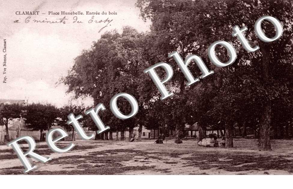 Place Hunebelle, Entree du Bois