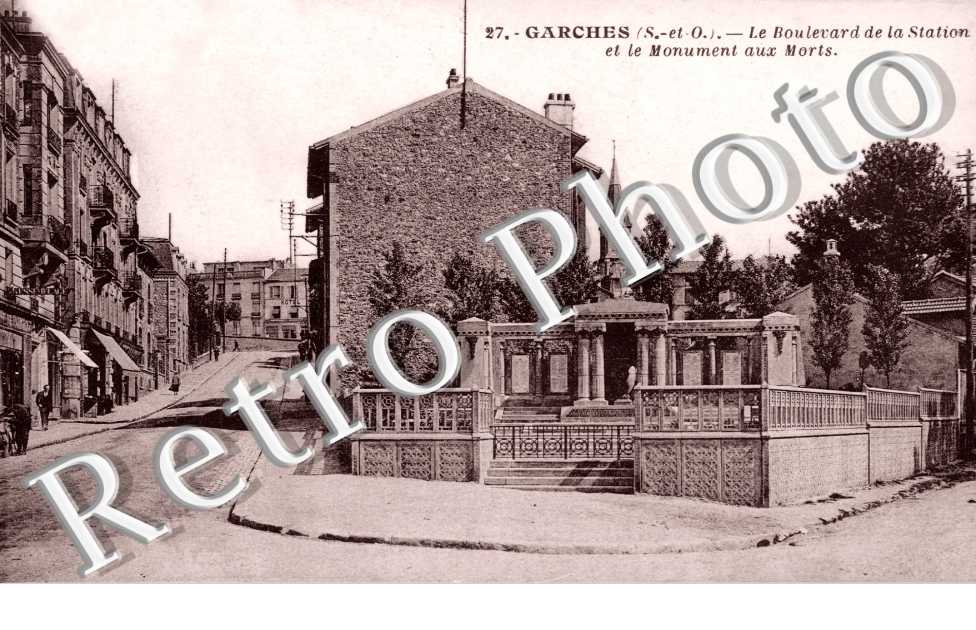 Boulevard de la Station et le Monument aux Morts