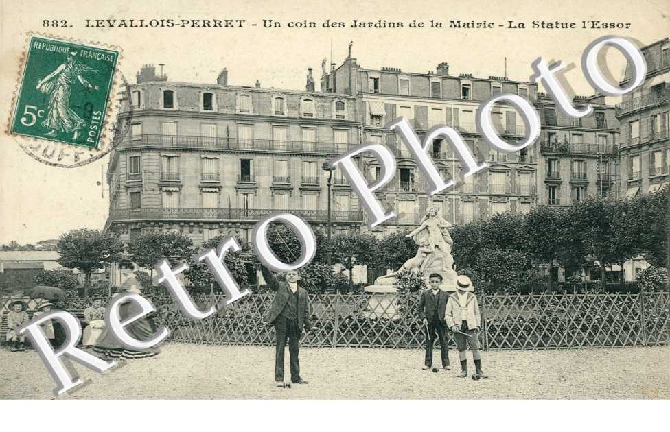 Les Jardins de la Mairie, la Statue l'Essor