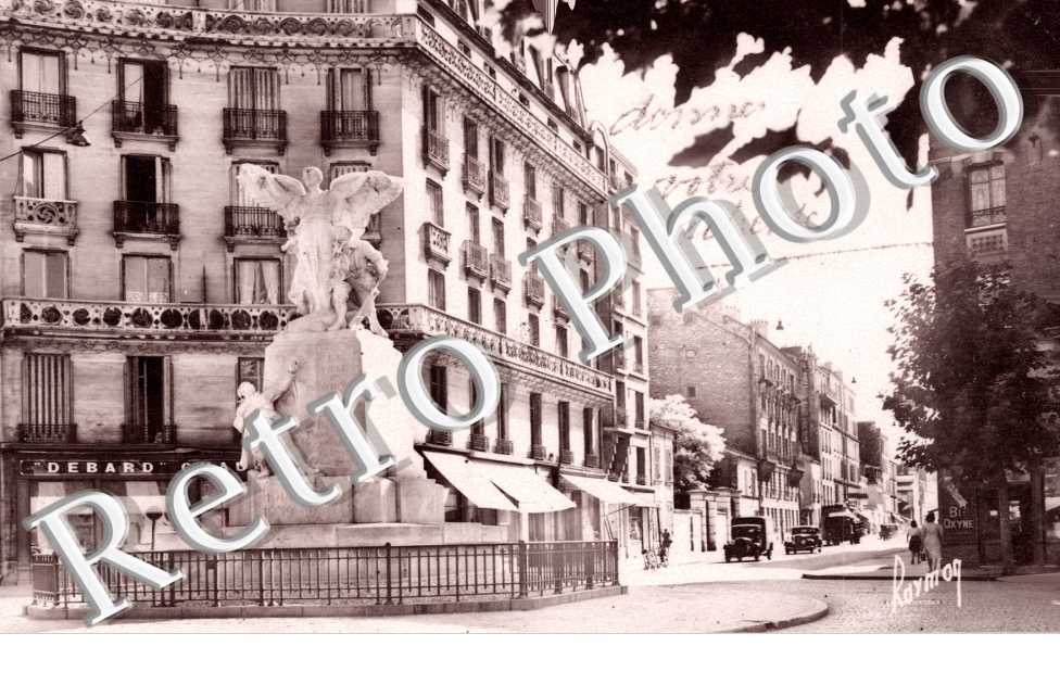 Le Monument aux Morts et l'Avenue de la Republique