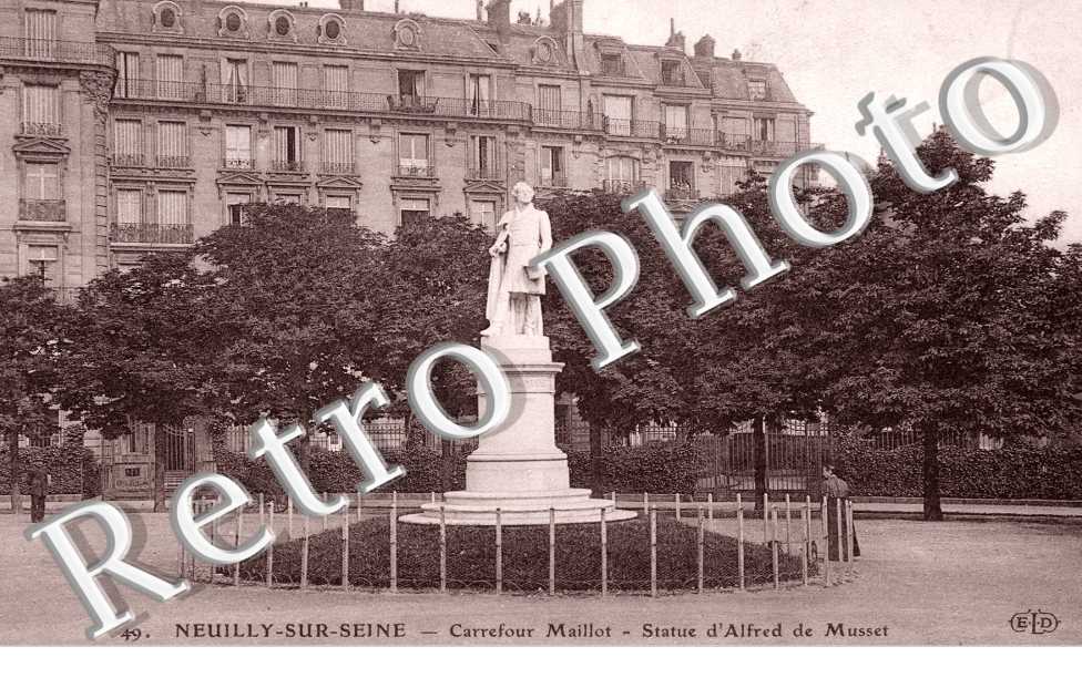 Carrefour Maillot, Statue d'Alfred de Musset