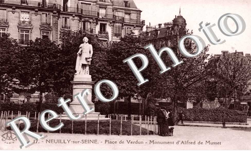 Place de Verdun, Monument d'Alfred de Musset