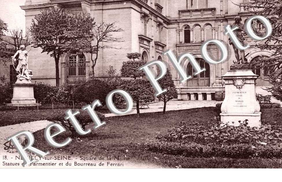 Square de la Mairie, Statues de Parmentier et du Bourreau de Ferrari