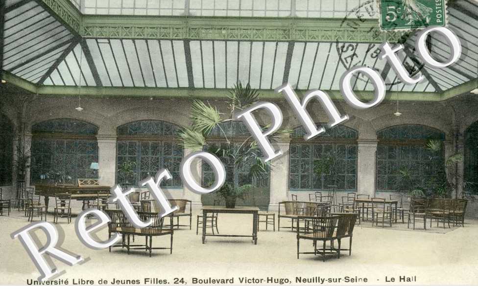 Universite libre de jeunes filles - boulevard Victor Hugo - Le hall (couleur)