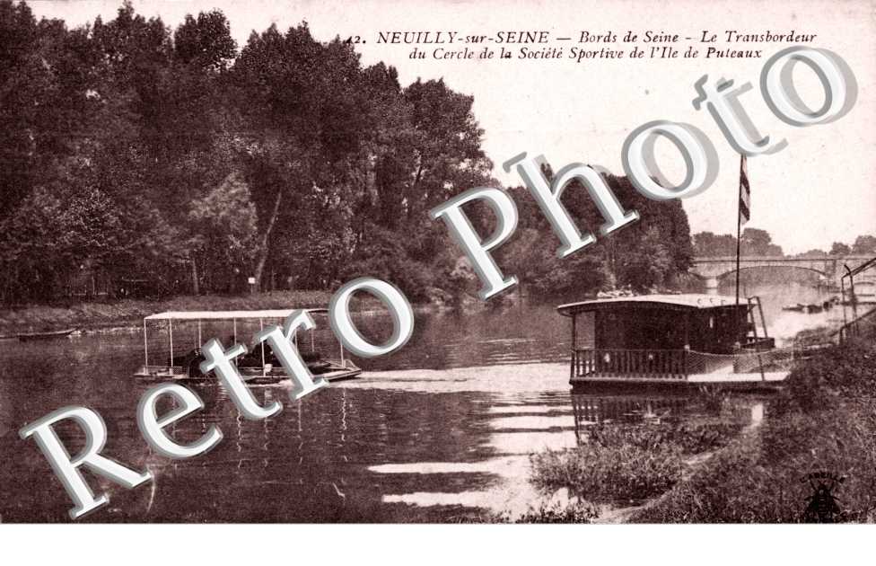 Bords de Seine le transbordeur du cercle de la societe sportive de l'Ile de Puteaux
