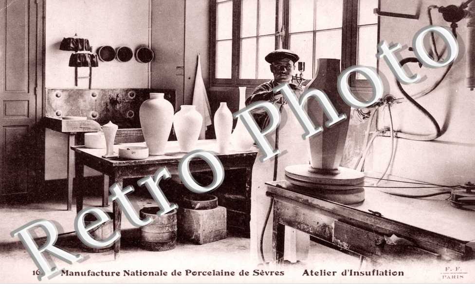 Manufacture nationale de porcelaine de Sevres - Atelier d'insuflation
