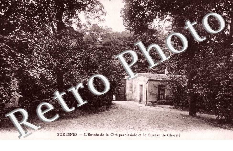 L'Entree de la Cite paroissiale et le Bureau de Charite