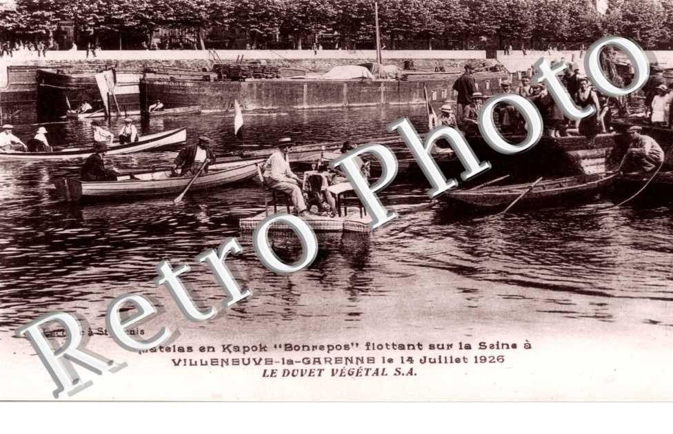 Matelas en Kapok flottant sur la Seine