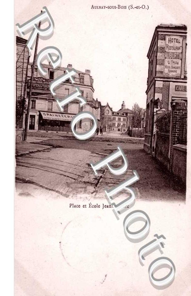 Place et Ecole Jeanne d'Arc