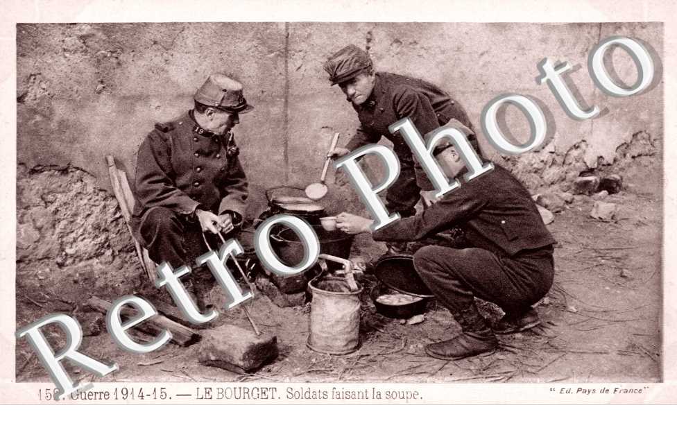 Soldats faisant la Soupe