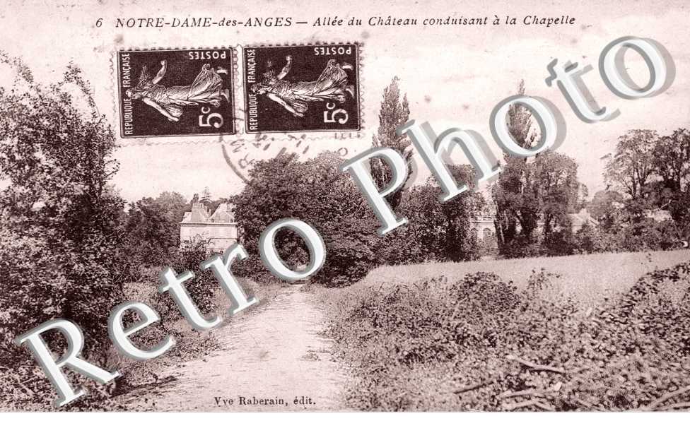 Allee du Chateau conduisant a la Chapelle