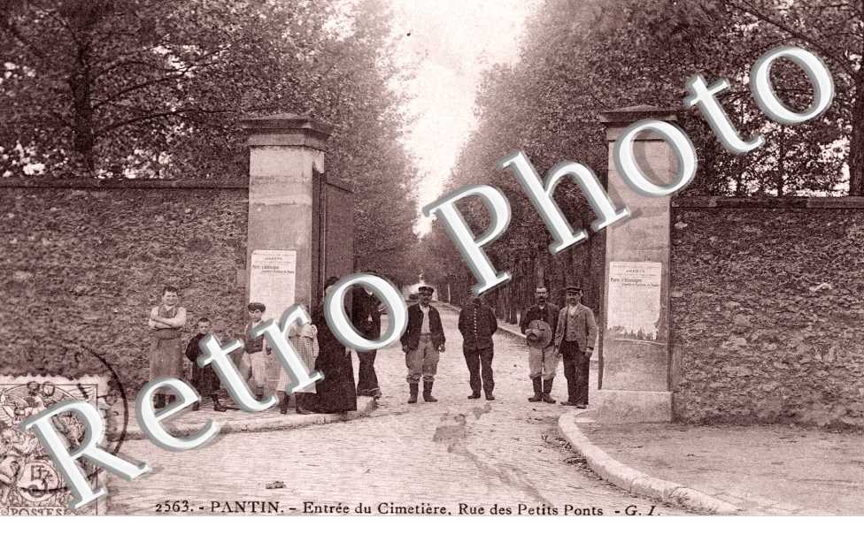 Entree du Cimetiere, Rue des Petits Ponts
