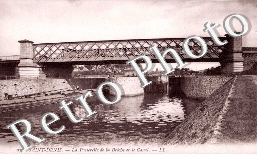 La Passerelle de la Briche et le Canal