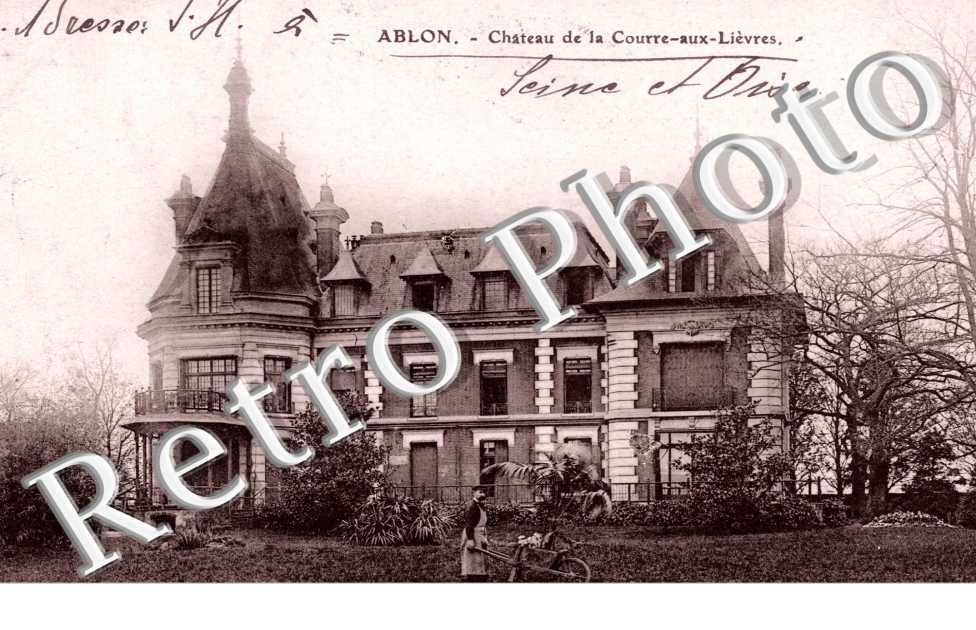 Le Chateau de la Courre aux Lievres