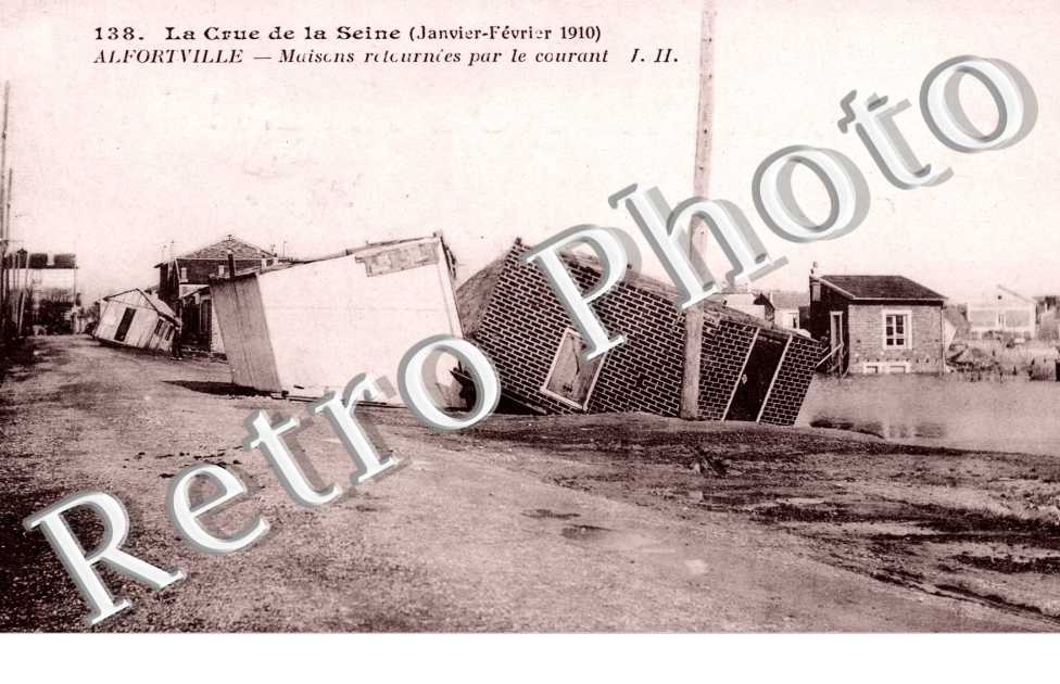 Inondations de 1910, Maisons retournees par le courant