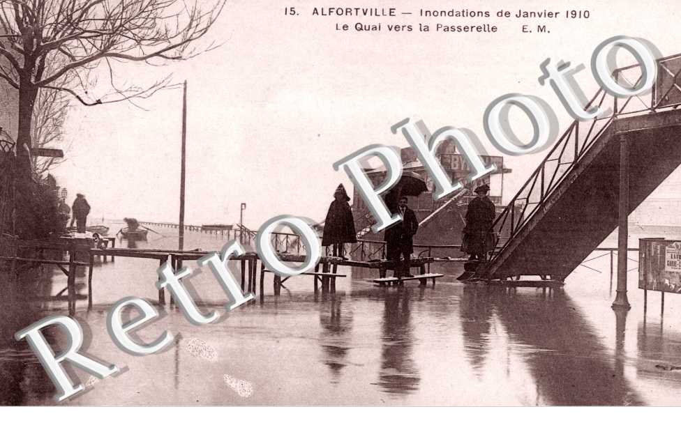 Inondations 1910, Le Quai vers la Passerelle