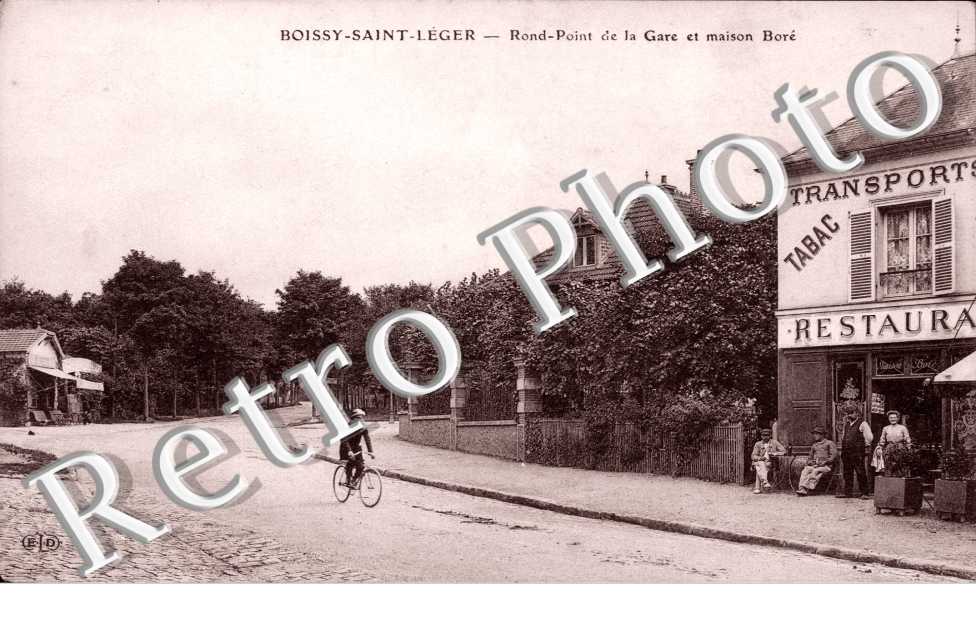 Rond Point de la Gare et Maison Bore