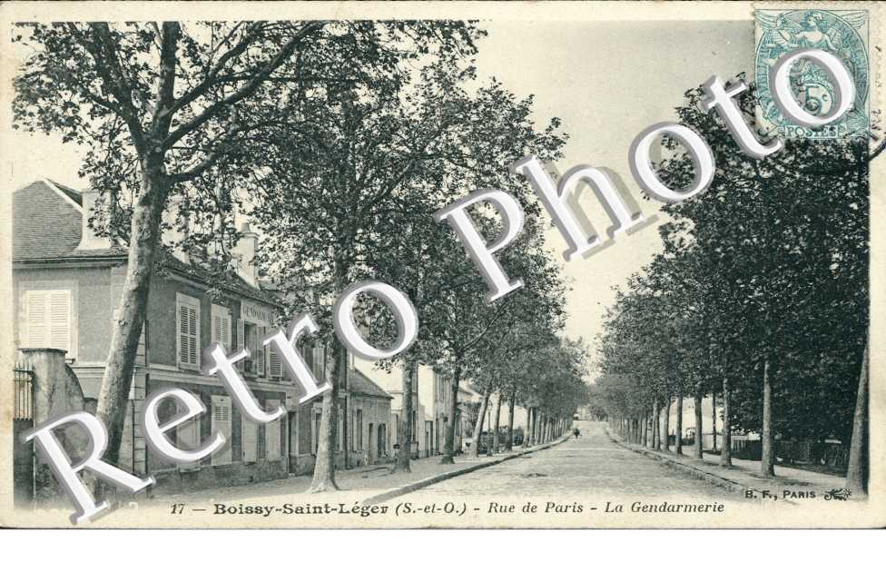 Rue de Paris, la Gendarmerie