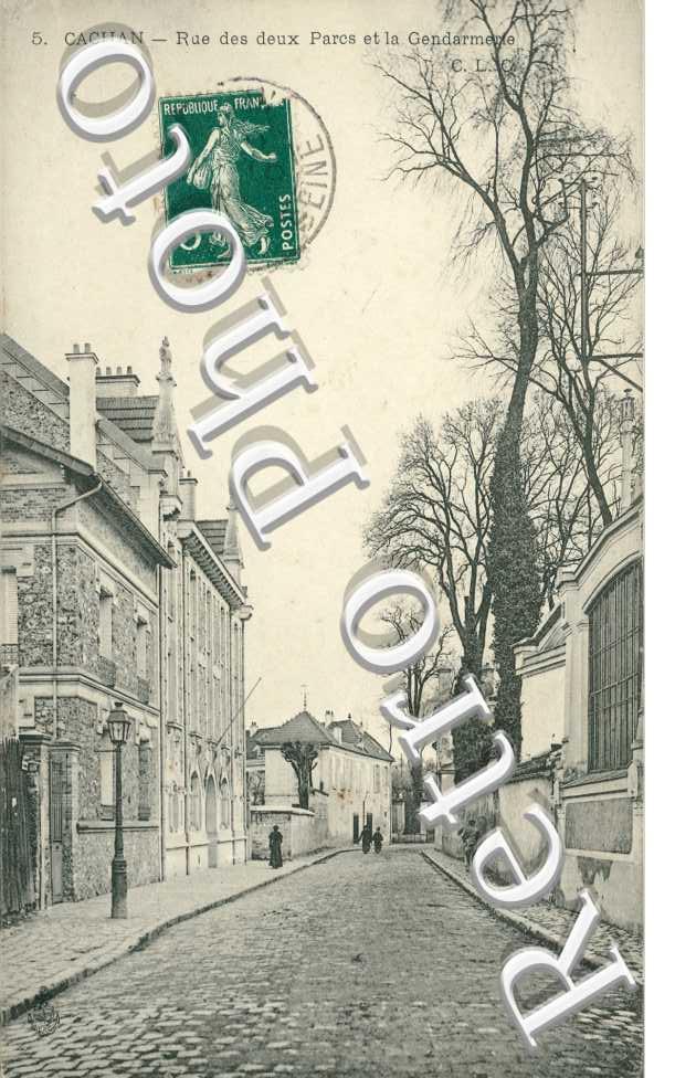 Rue des deux Parcs et la Gendarmerie