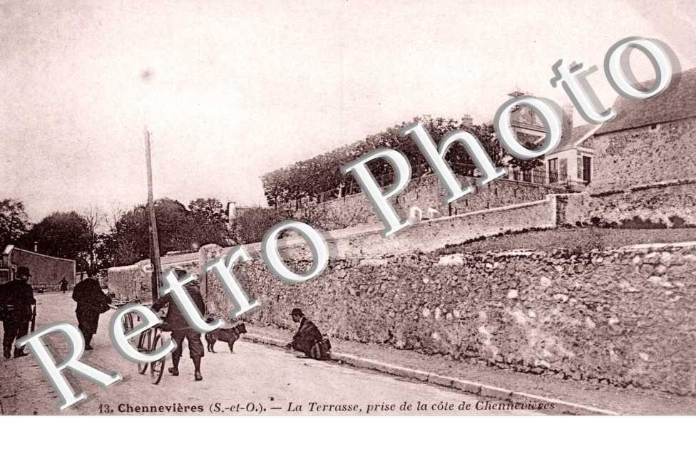 La terasse prise de la cote de Chennevieres