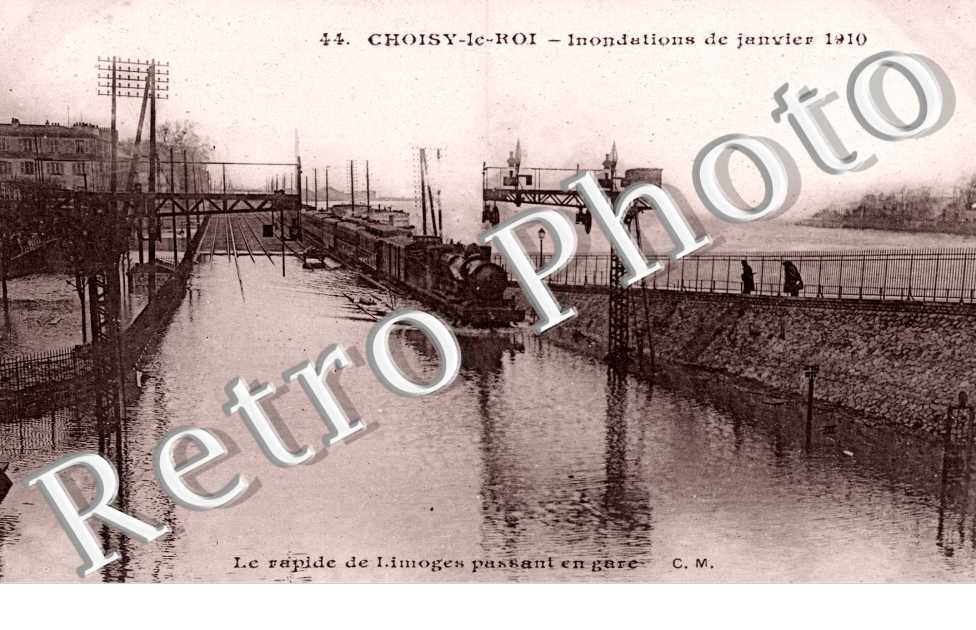 Rapide de Limoges passant a la Gare